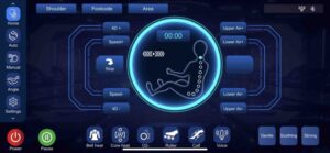 Översiktlig digital display för Massagestol Santé Zentai 4D. Displayen visar inställningar för skuldra, fotområde, massagehastighet, tid, massagepunkter på en liggande figur samt olika ikoner för massagefunktioner som värme, rullning och intensitet.